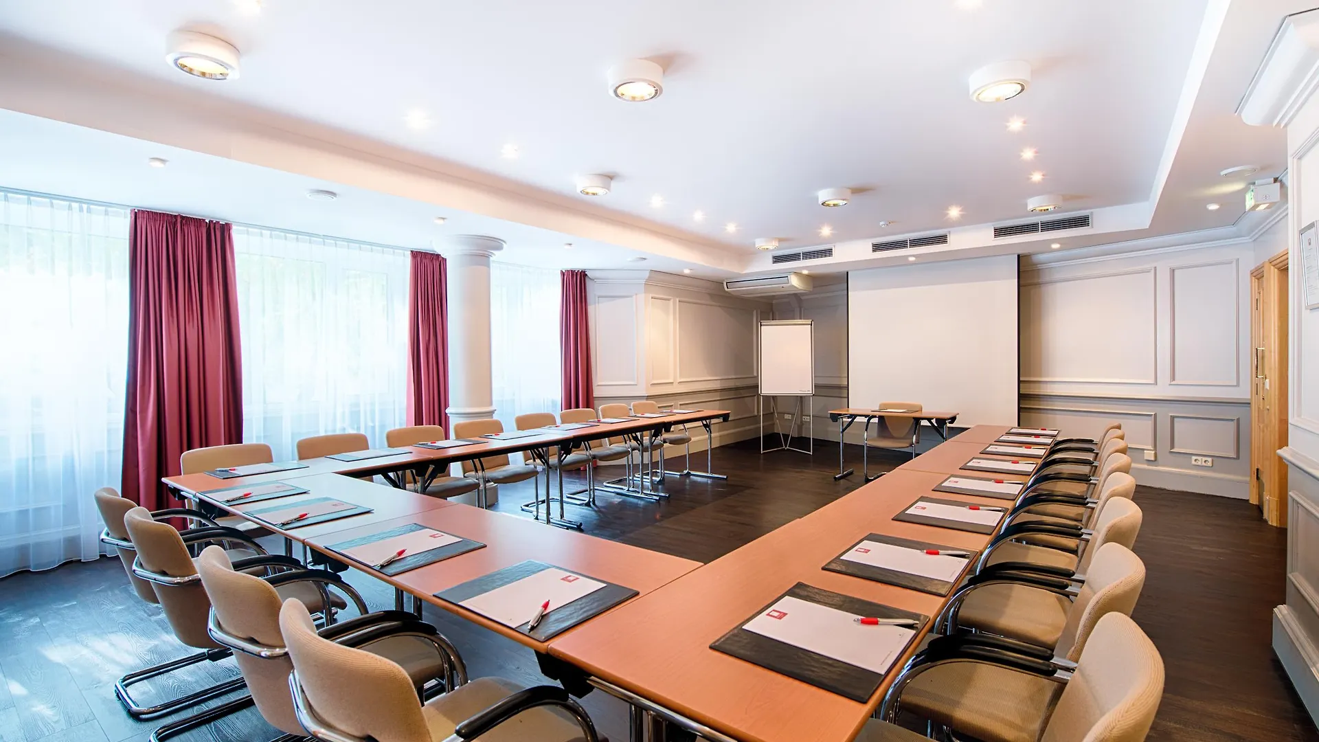 Leonardo Hotel Duesseldorf City Center 4*, Dusseldorf